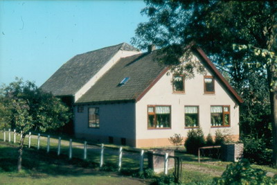 De boerderij van Van Noordt aan de Albrandswaardsedijk in 1985.