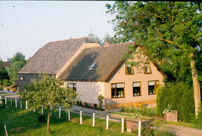 De boerderij van Van Noordt aan de Albrandswaardsedijk in 1988.